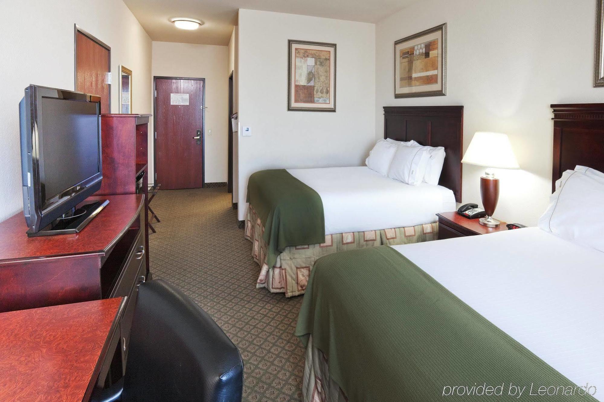 Holiday Inn Express Hotel And Suites Corsicana I-45 By Ihg Room photo